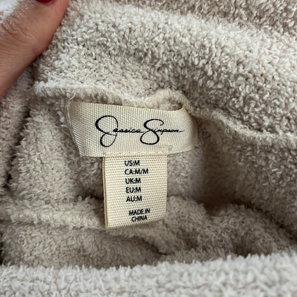 Sweater! - Picture 4 of 5